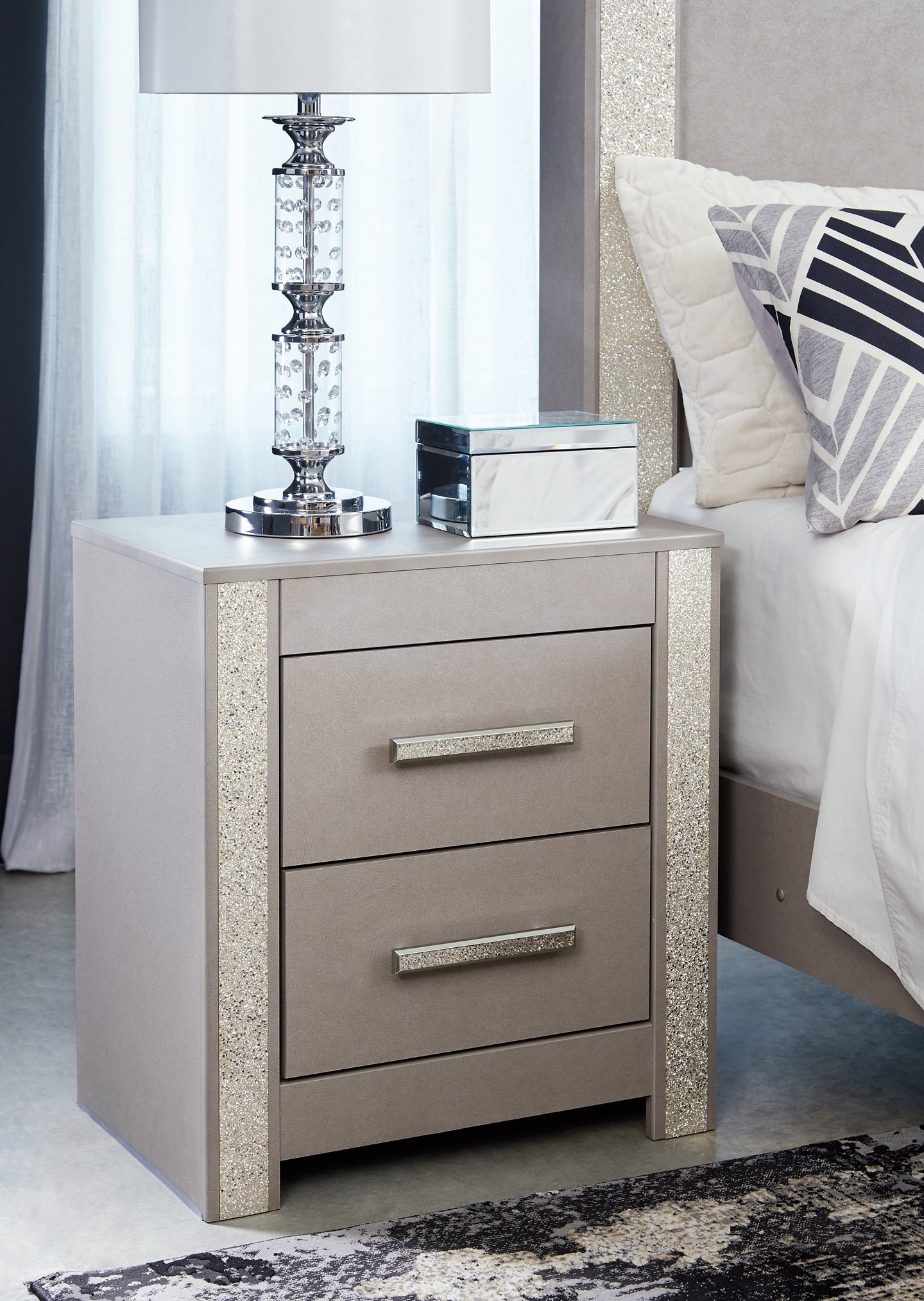 Surancha Queen Panel Bed with Mirrored Dresser and Nightstand